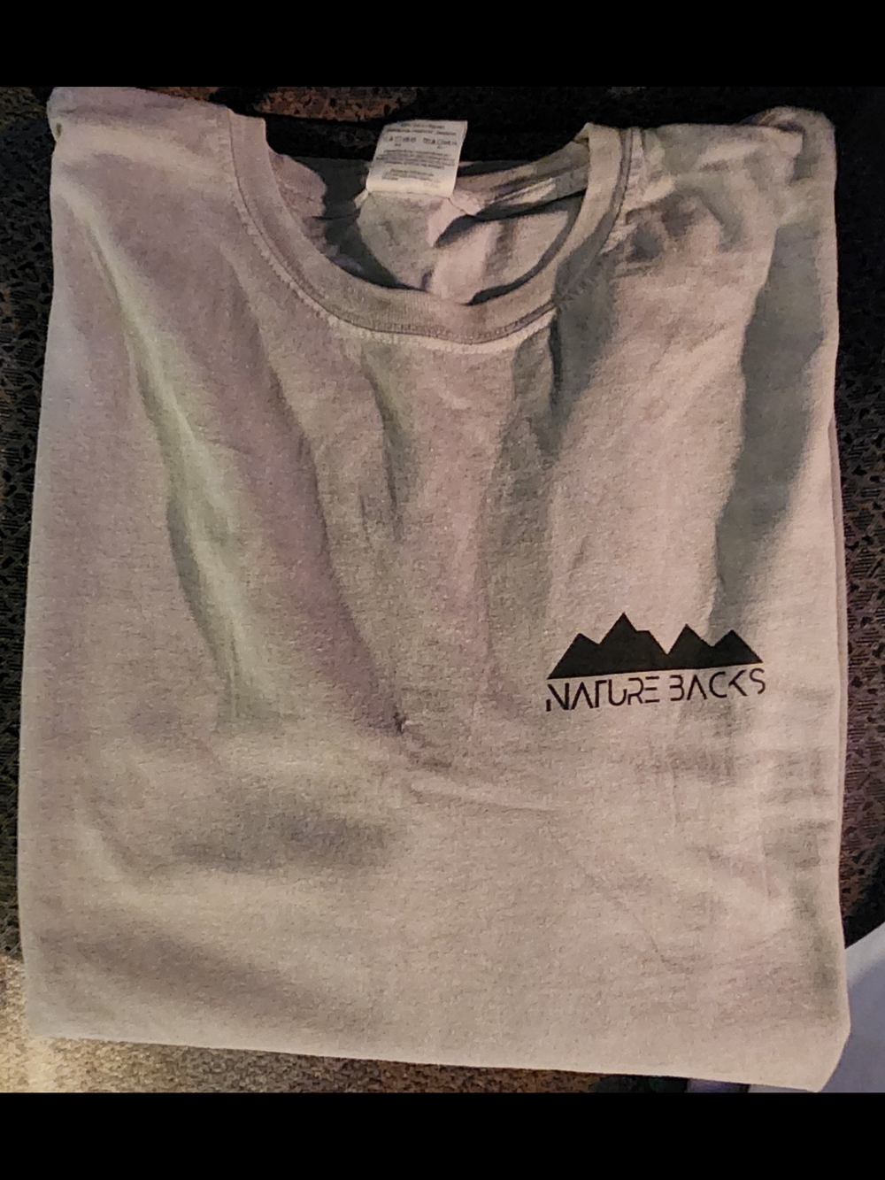 Nature Backs Men's Long Sleeve Crew Tee in Light Gray